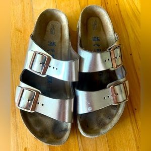 Birkenstocks - metallic gold sz 40